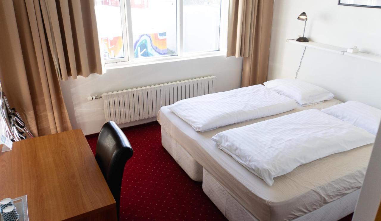 Hotel Dalvik Bagian luar foto
