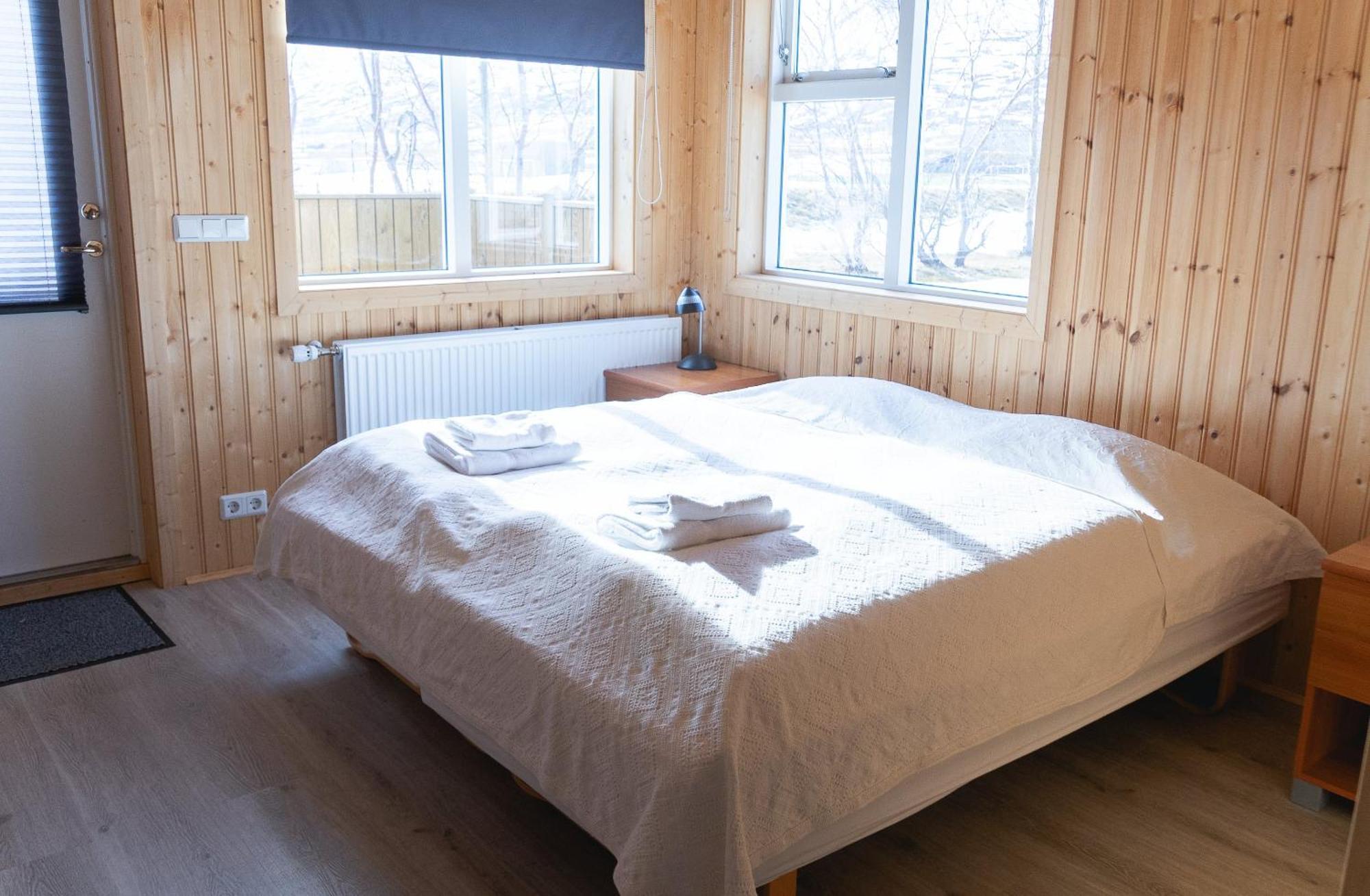 Hotel Dalvik Bagian luar foto