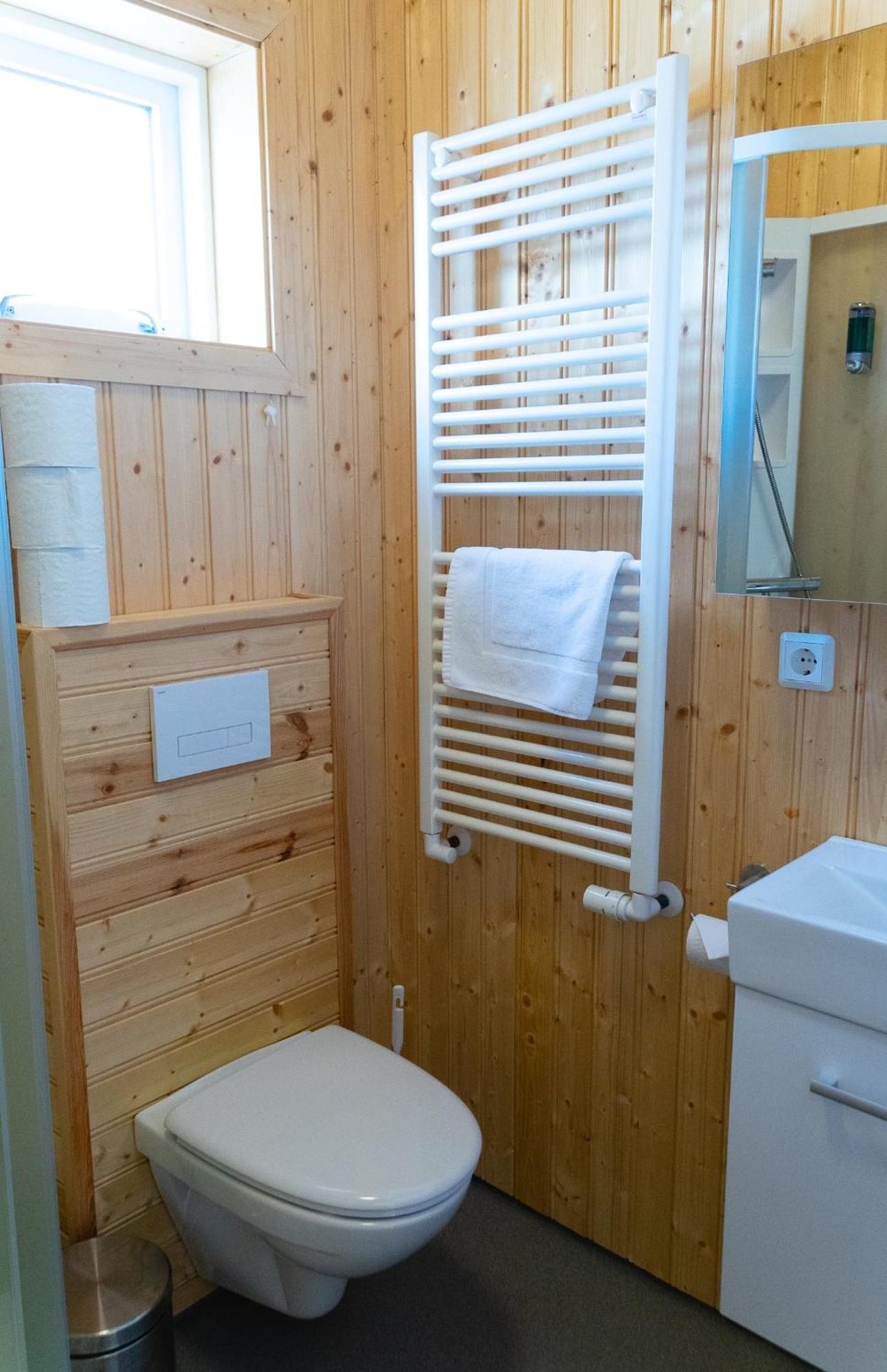 Hotel Dalvik Bagian luar foto