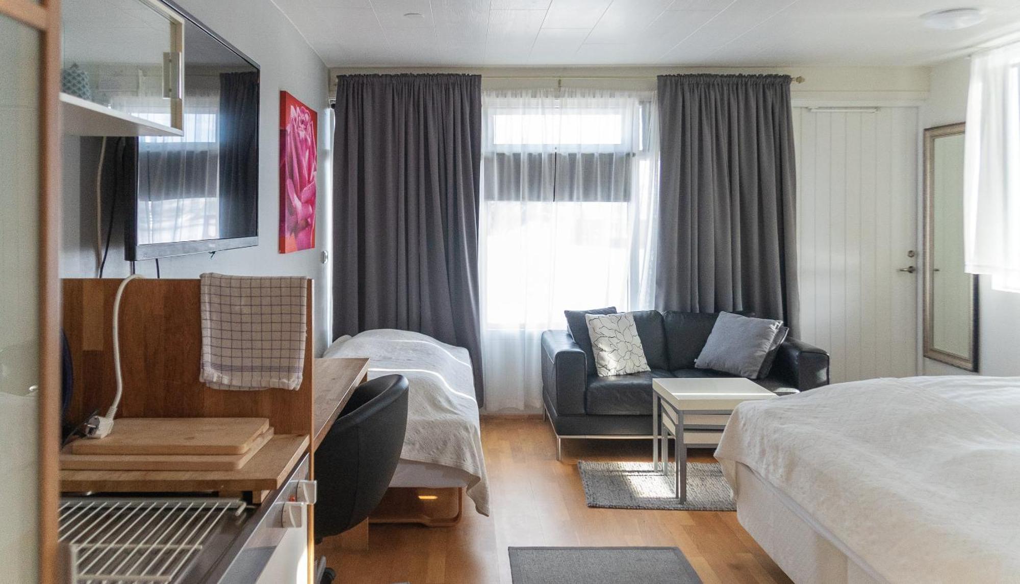 Hotel Dalvik Bagian luar foto