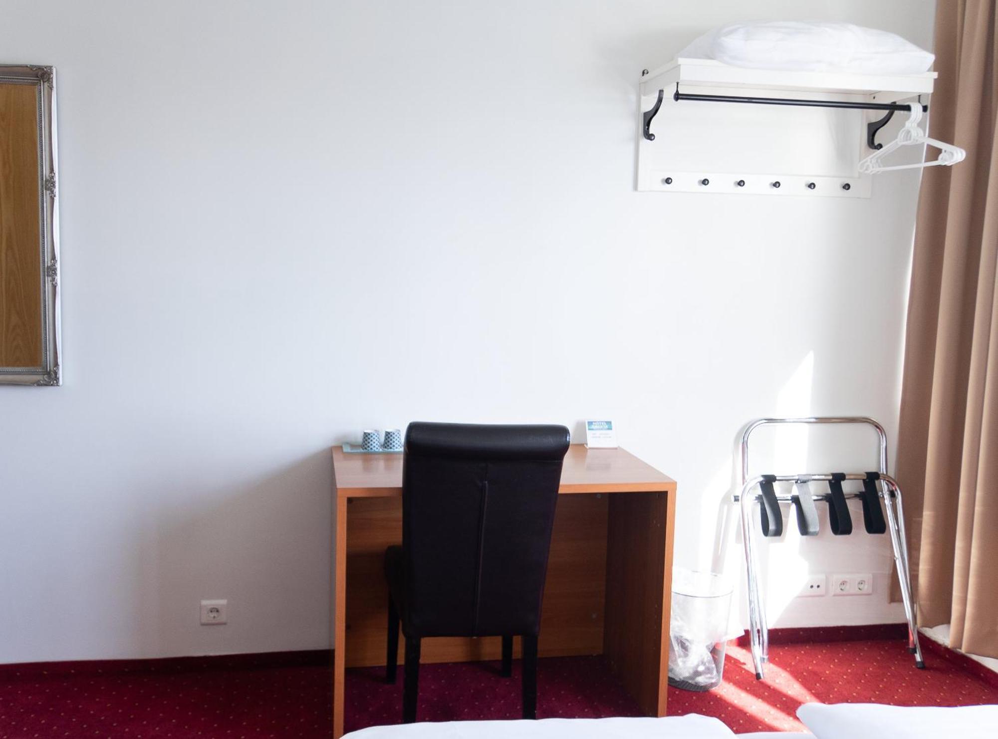 Hotel Dalvik Bagian luar foto